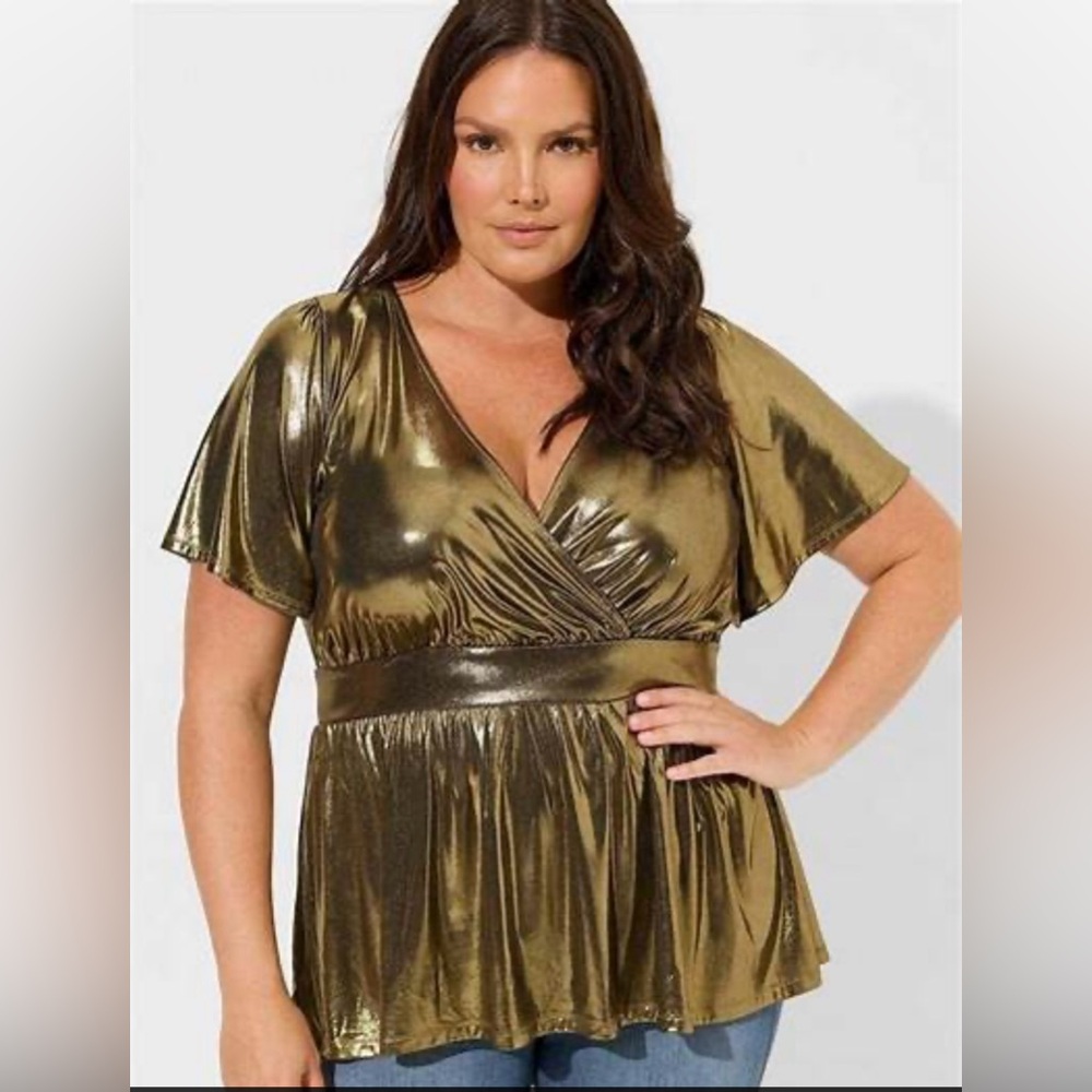 NWT! ❤️Torrid❤️ Gold Top 00